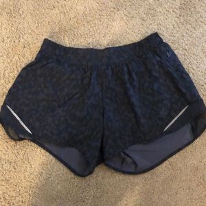 Hotty hot shorts 4" size 8 camo deep coal multi